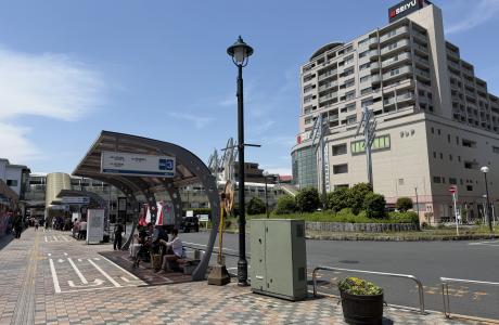 駅前のにぎわいを抜けると、広がっていた“東京の畑”