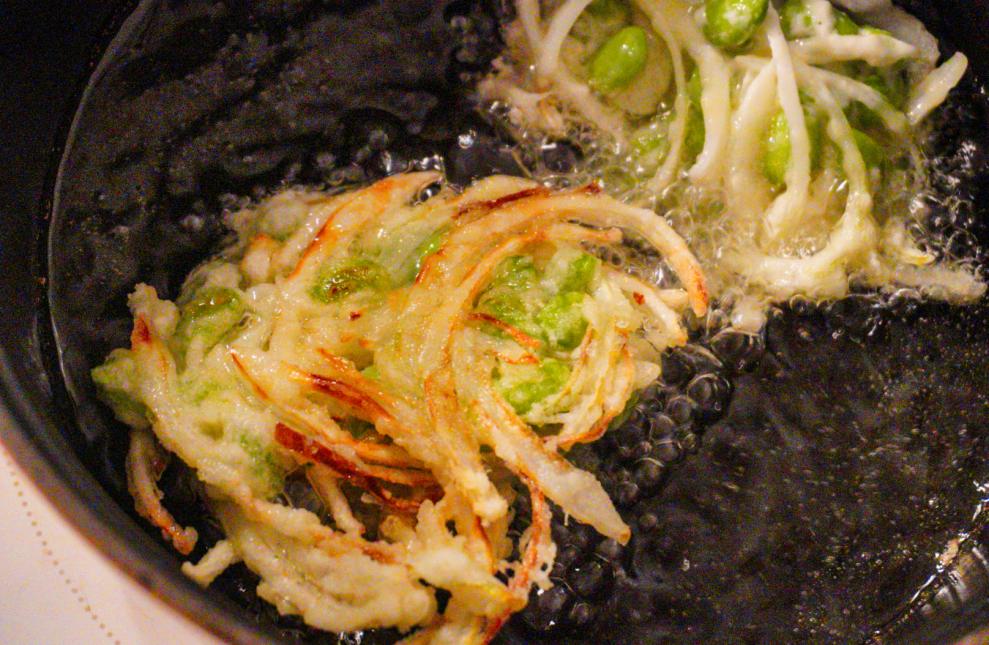 東京産枝豆と玉ねぎのかき揚げ